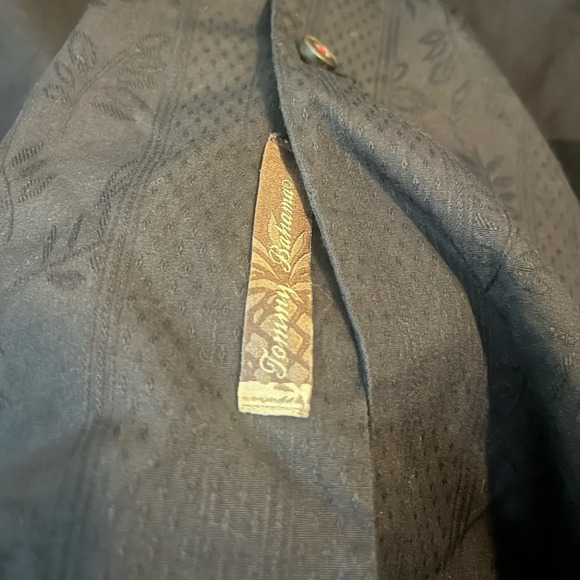 Tommy Bahama cotton & silk men’s XL button down with pocket and design. - Picture 8 of 9